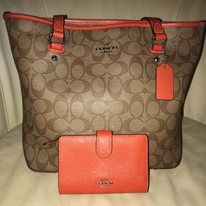 BRAND NEW COACH ZIP TOTE IN SIGNATURE CANVAS